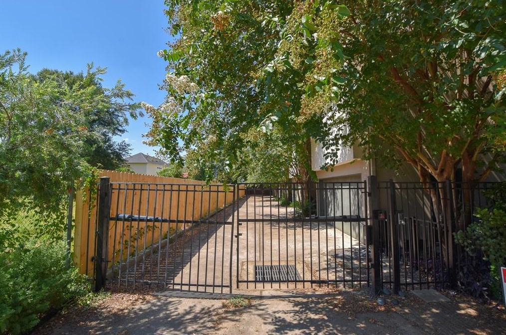 1121 W 17th St, Houston, TX 77008