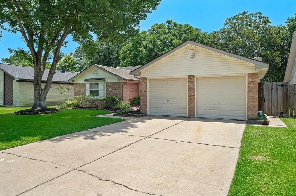 431 Leicester Ln, Houston, TX 77034-5441