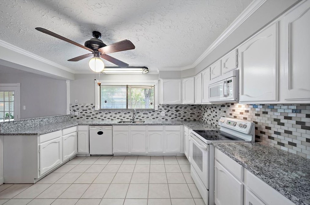 431 Leicester Ln, Houston TX  77034-5447 exterior