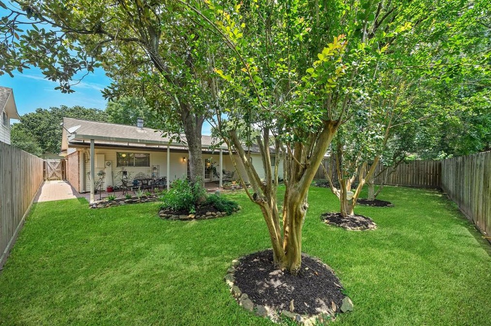 431 Leicester Ln, Houston TX  77034-5447 exterior