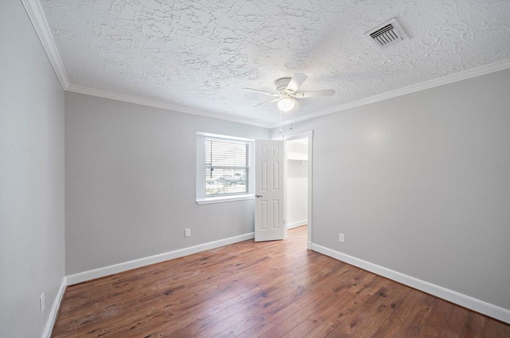 431 Leicester Ln, Houston TX  77034-5447 exterior