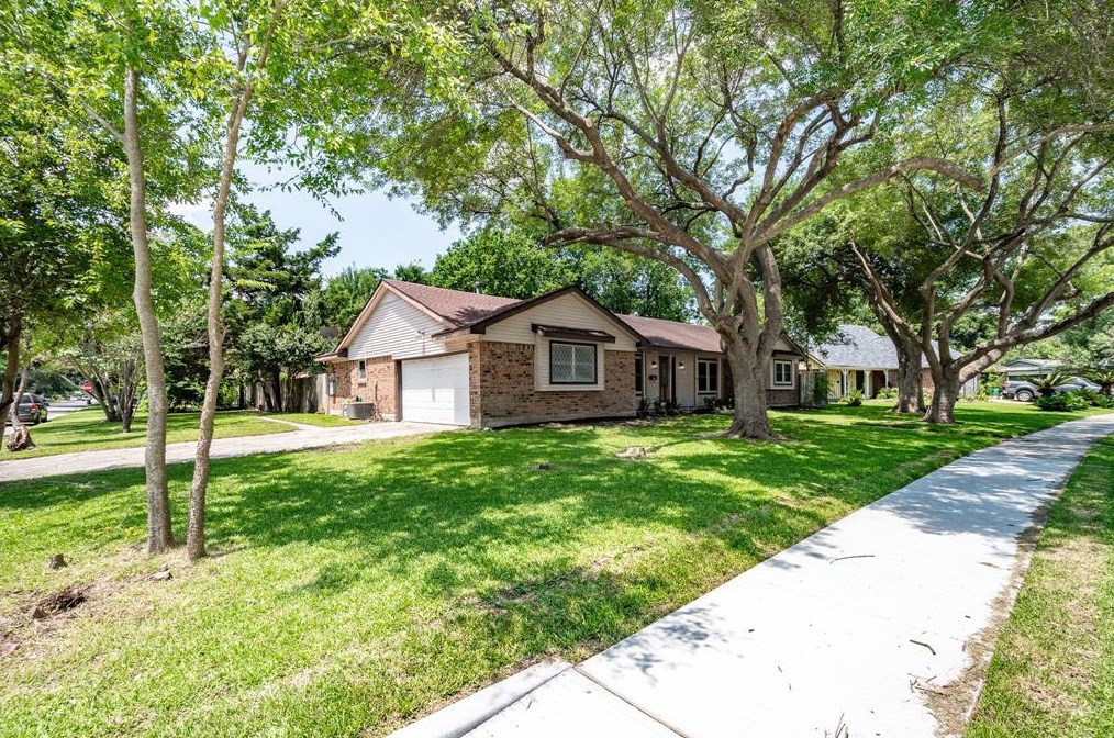 8803 Jason St, Houston, TX 77074-2717
