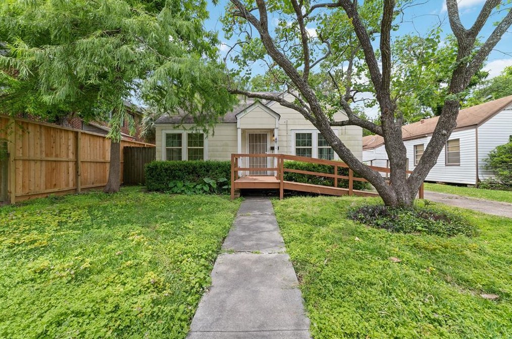 6614 Weslayan, Houston TX  77005-1047 exterior