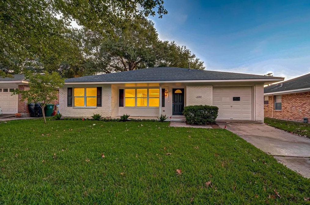 2207 Brimberry St, Houston, TX 77018-1735