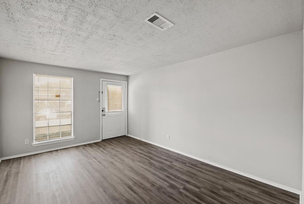 4015 Heatherbloom Dr, Houston TX  77045-5616 exterior