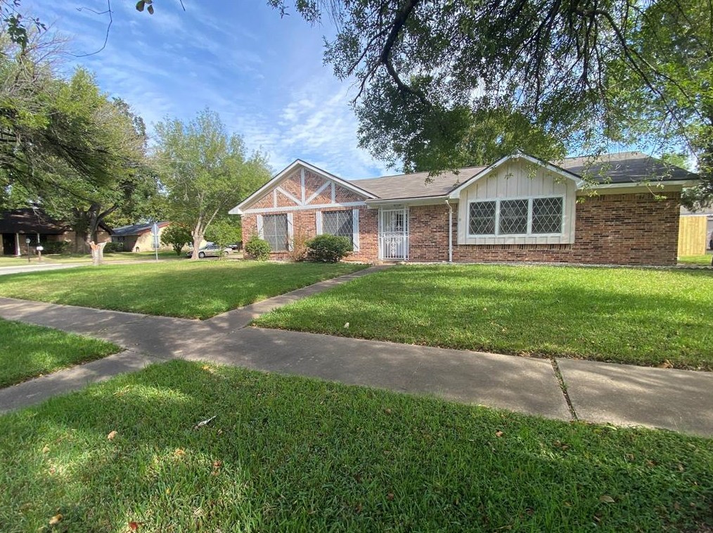 8107 Riptide Dr, Houston, TX 77072-4719