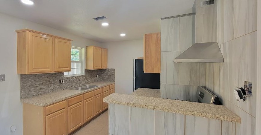9211 Bedworth Ln, Houston, TX 77088
