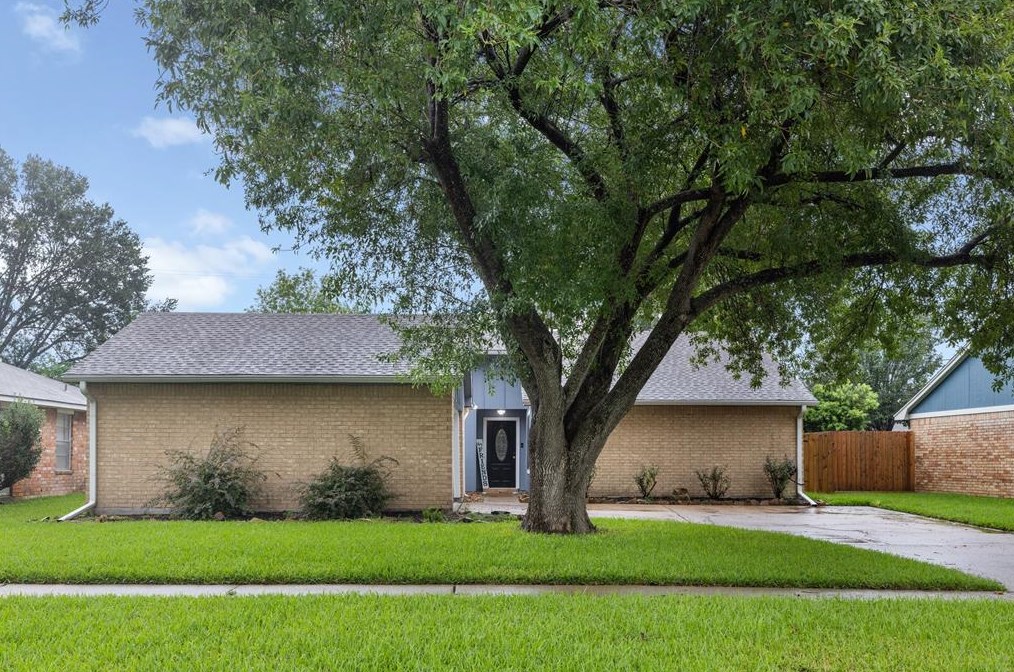 9902 Stonemont Rd, Morgans Point, TX 77571