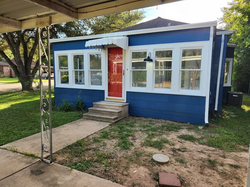 304 Joseph St, Tavener, TX 77435