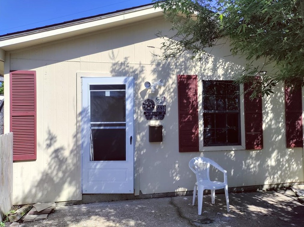 5530 Gatewood Ave #b, Houston, TX 77053