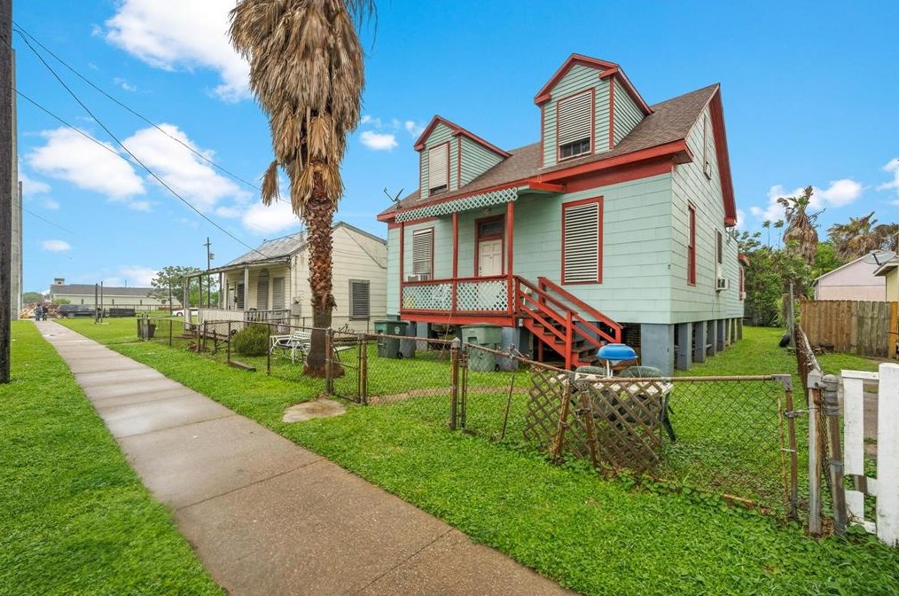 3712 Ball St, Galveston, TX 77550