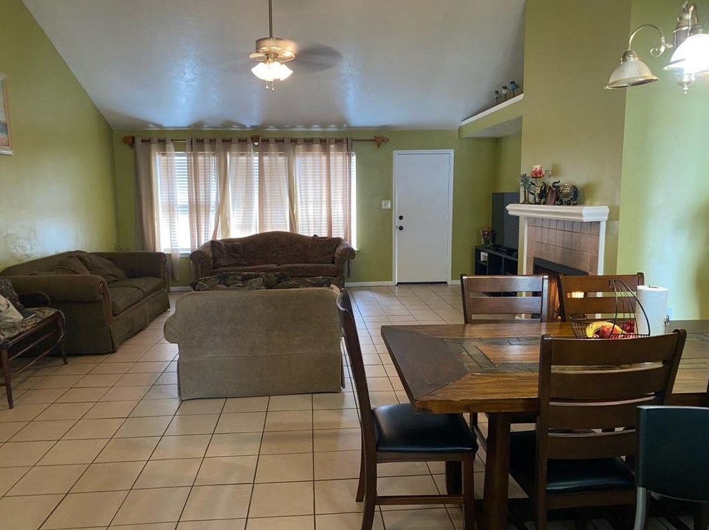 9211 Walnut Gln Dr, Houston TX  77064-9429 exterior