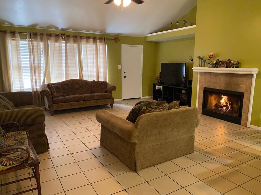 9211 Walnut Glen Dr, Houston, TX 77064-9402