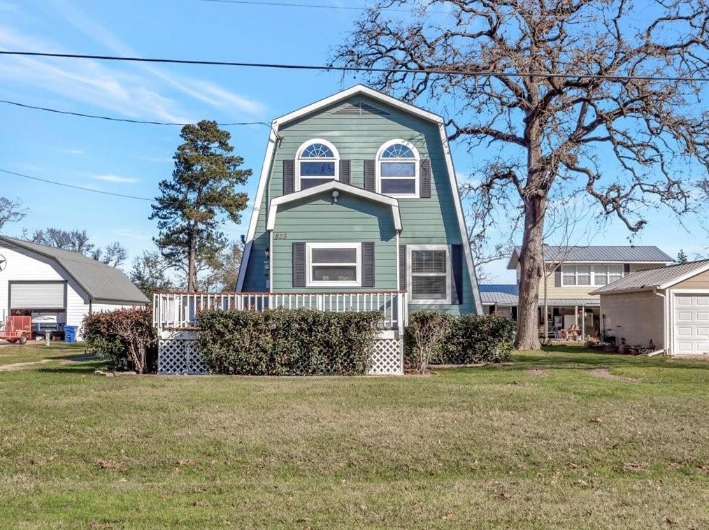 825 Commodore Dr, Livingston, TX 77351