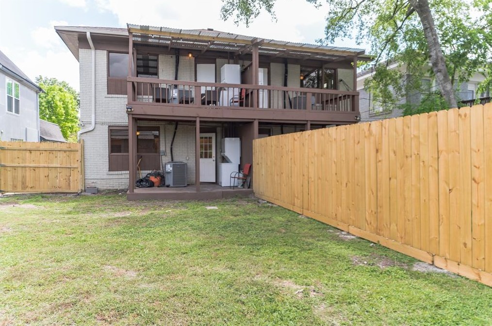1628 Hawthorne, Houston TX  77006-4010 exterior