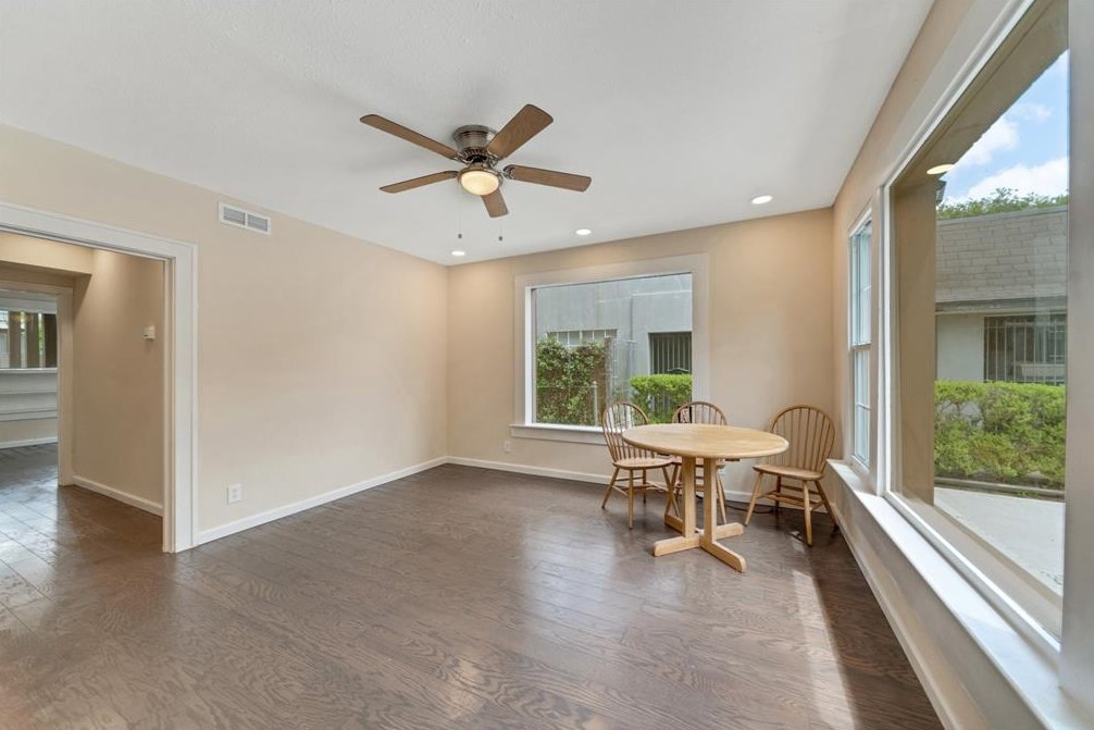 1628 Hawthorne St, Houston, TX 77006-3742