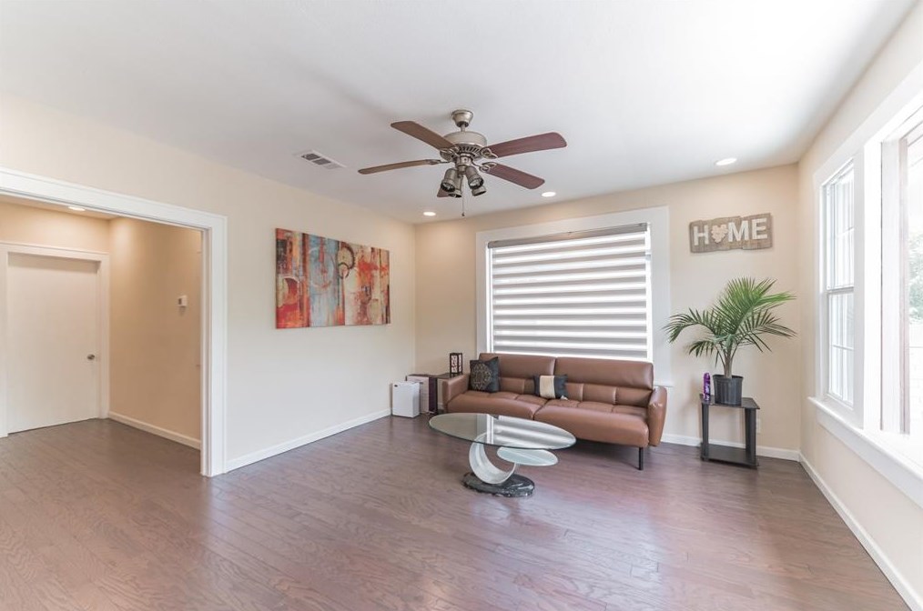 1628 Hawthorne, Houston TX  77006-4010 exterior