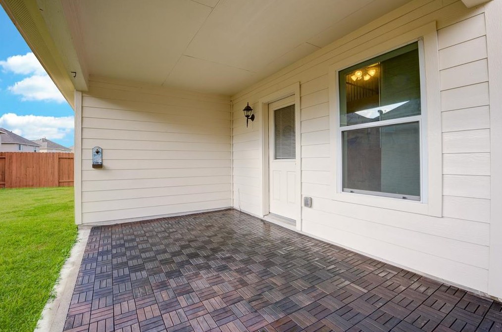 11714 Harristown Dr, Houston TX  77047-2577 exterior