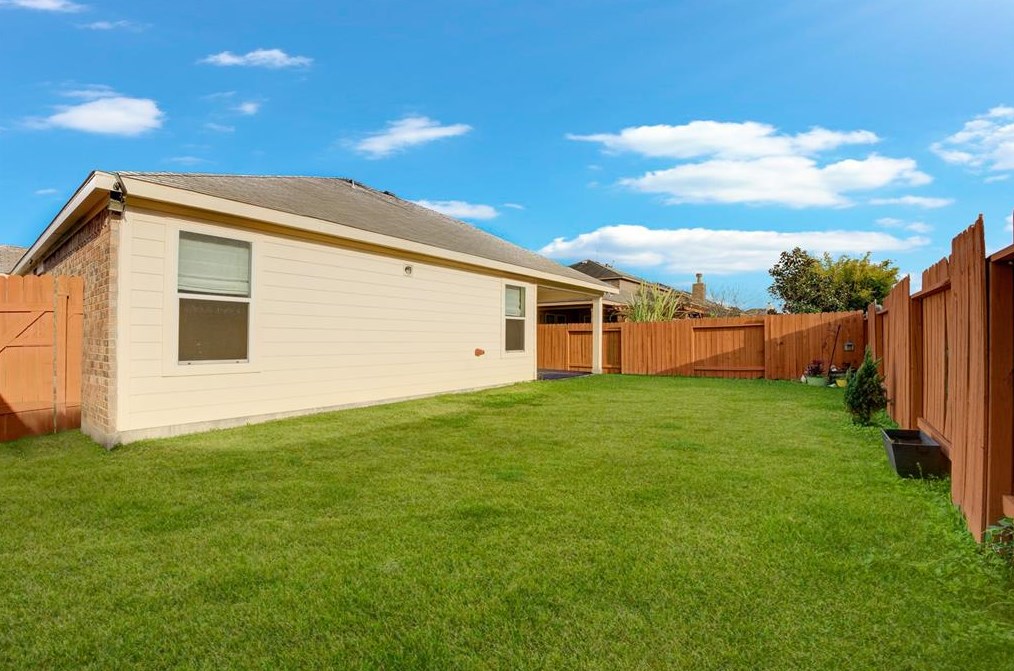 11714 Harristown Dr, Houston TX  77047-2577 exterior