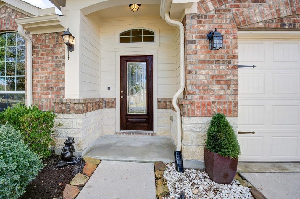 11714 Harristown Dr, Houston TX  77047-2578 exterior