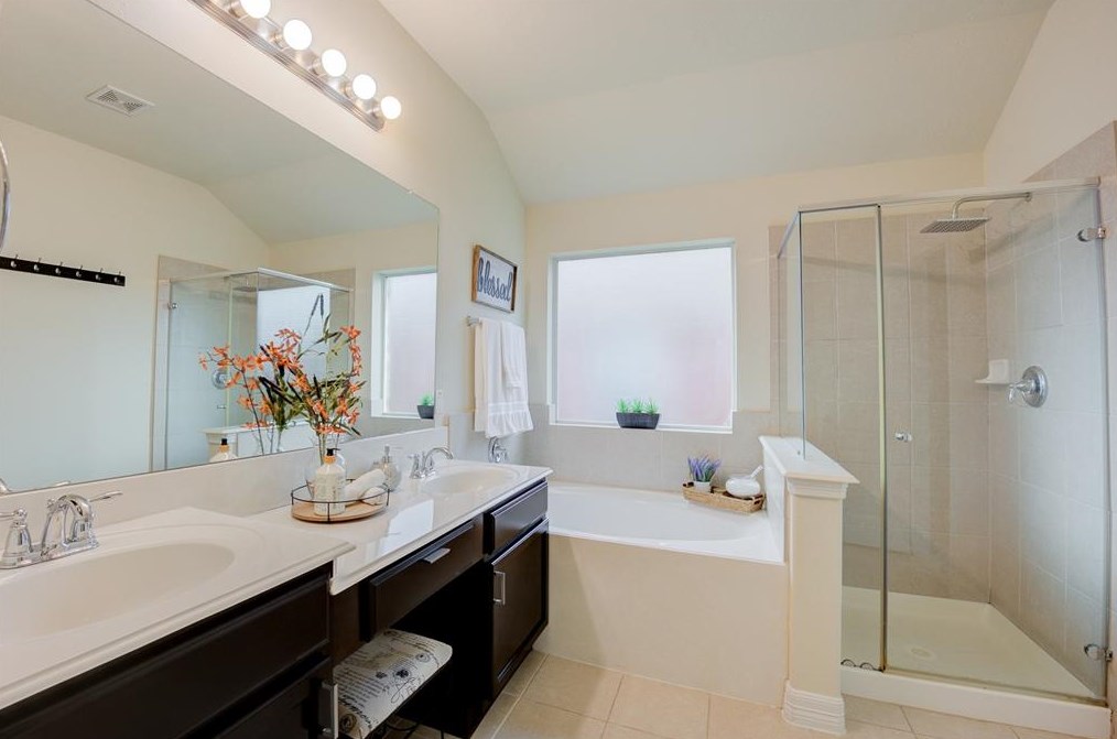 11714 Harristown Dr, Houston TX  77047-2577 exterior