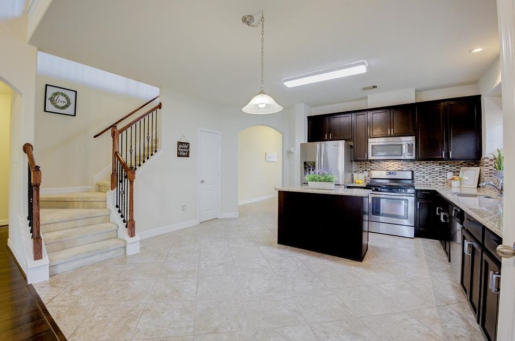 11714 Harristown Dr, Houston TX  77047-2577 exterior