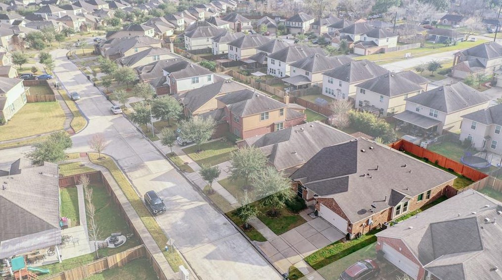 11714 Harristown Dr, Houston TX  77047-2577 exterior