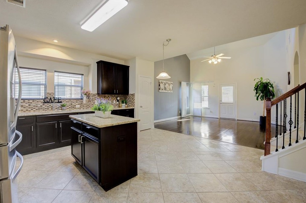 11714 Harristown Dr, Houston TX  77047-2577 exterior