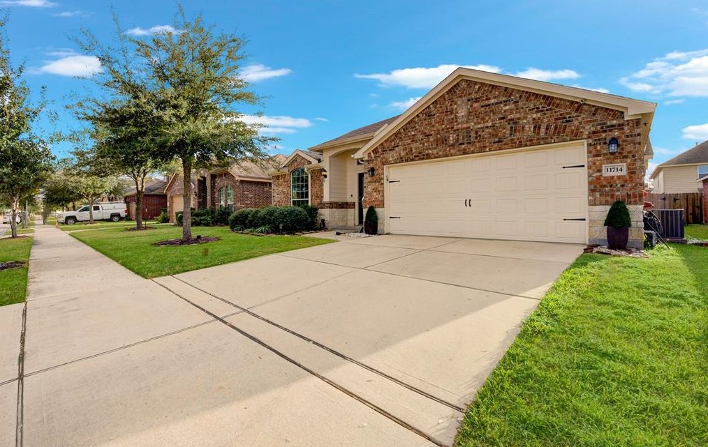 11714 Harristown Dr, Houston, TX 77047-2578