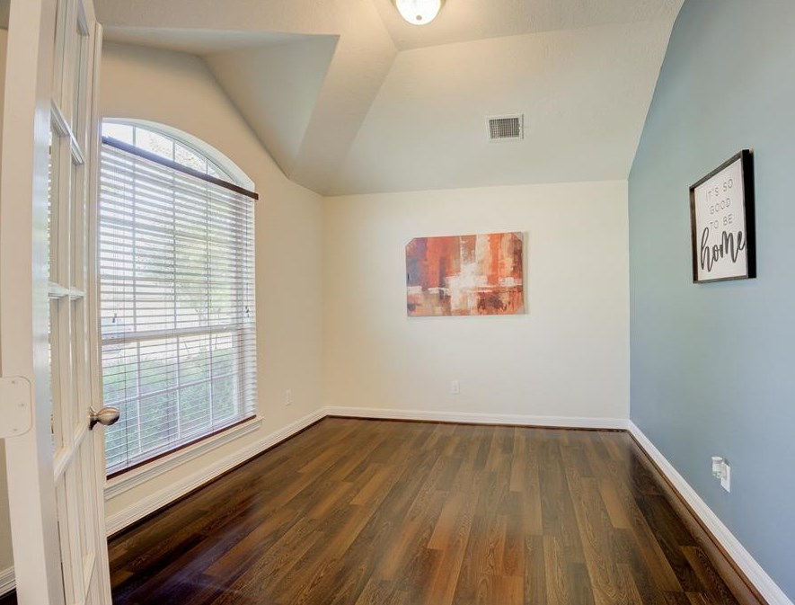 11714 Harristown Dr, Houston TX  77047-2577 exterior