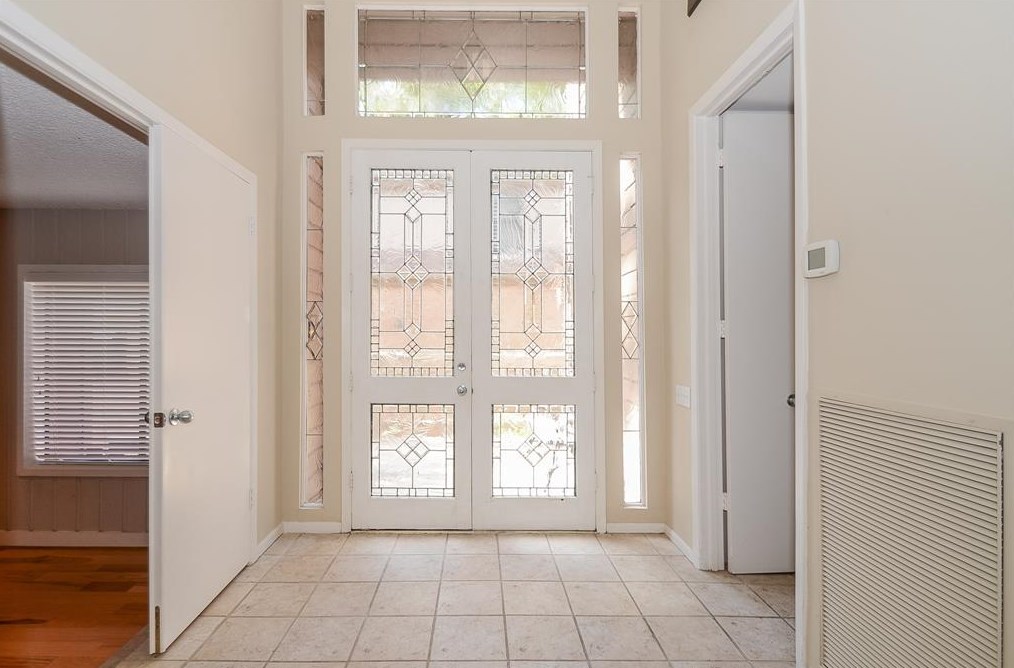 130 Sugarberry Cir, Houston TX  77024-7244 exterior