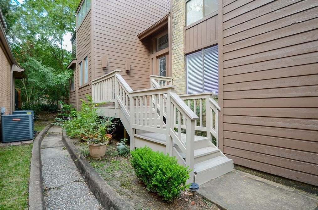130 Sugarberry Cir, Houston, TX 77024