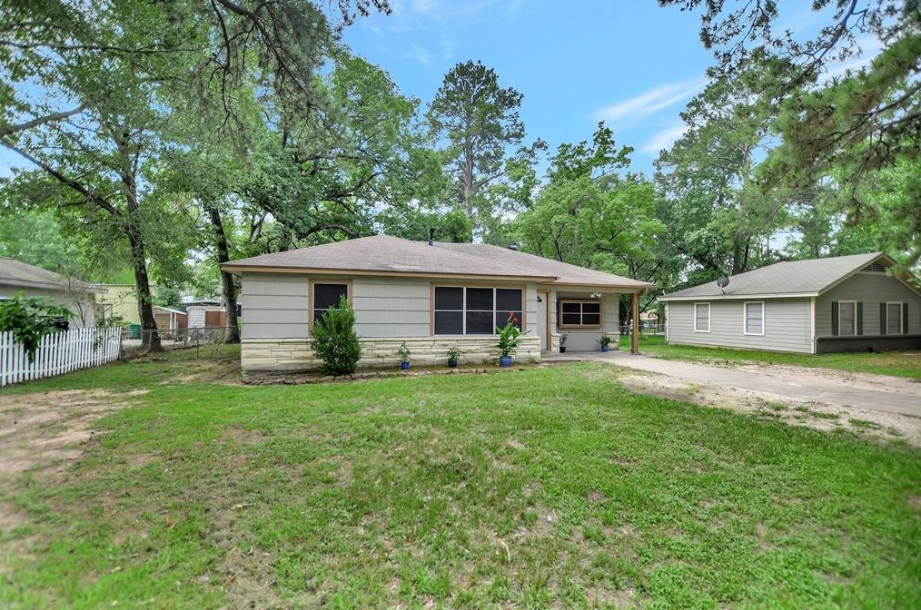 1105 Thomas Ave, Conroe, TX 77301-1762