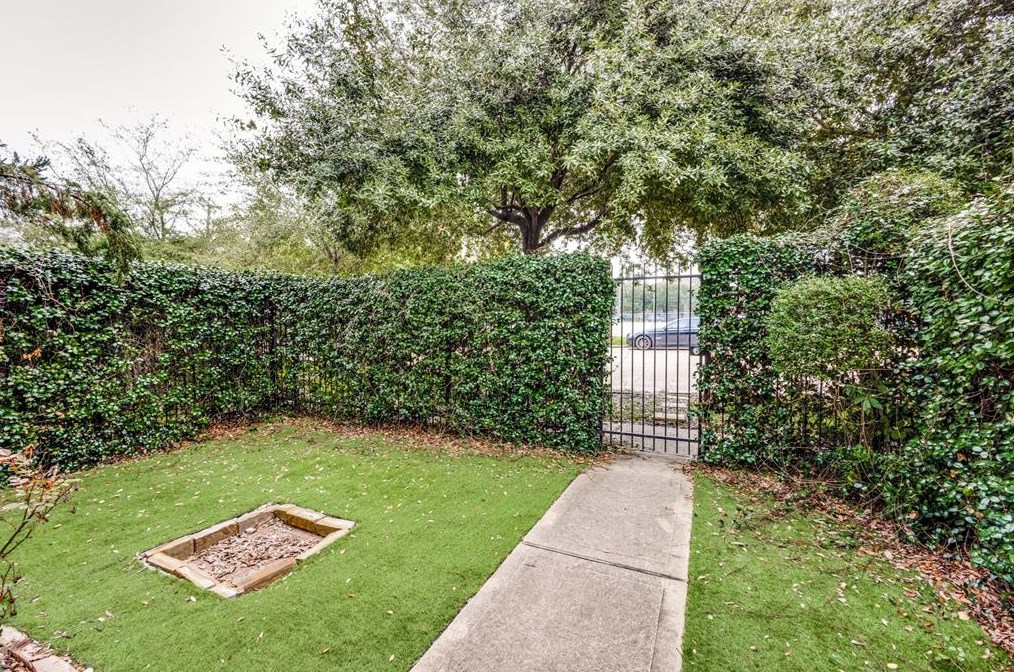 2742 Clay St, Houston, TX 77003