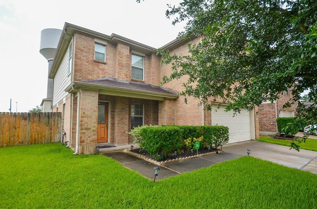 9403 Coatsworth Dr, Sugar Land, TX 77498