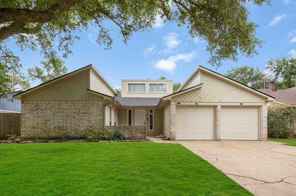 5014 Pine Cliff Dr, Houston, TX 77084