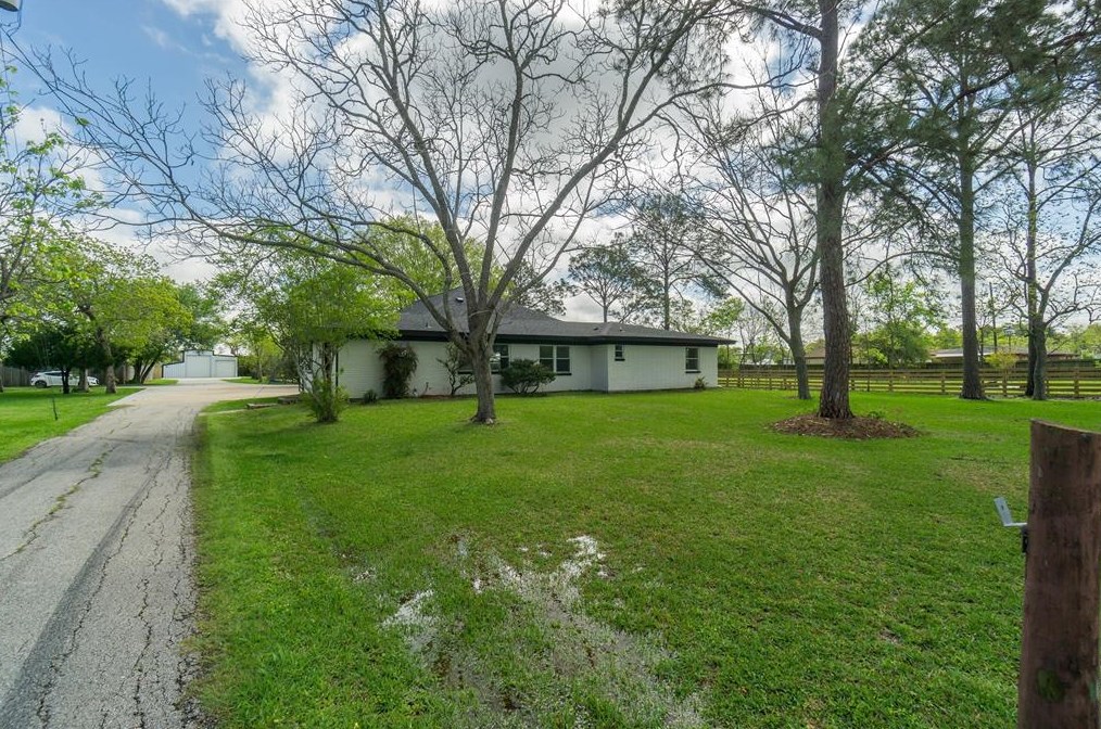 2323 Anders Ln, Kemah, TX 77565