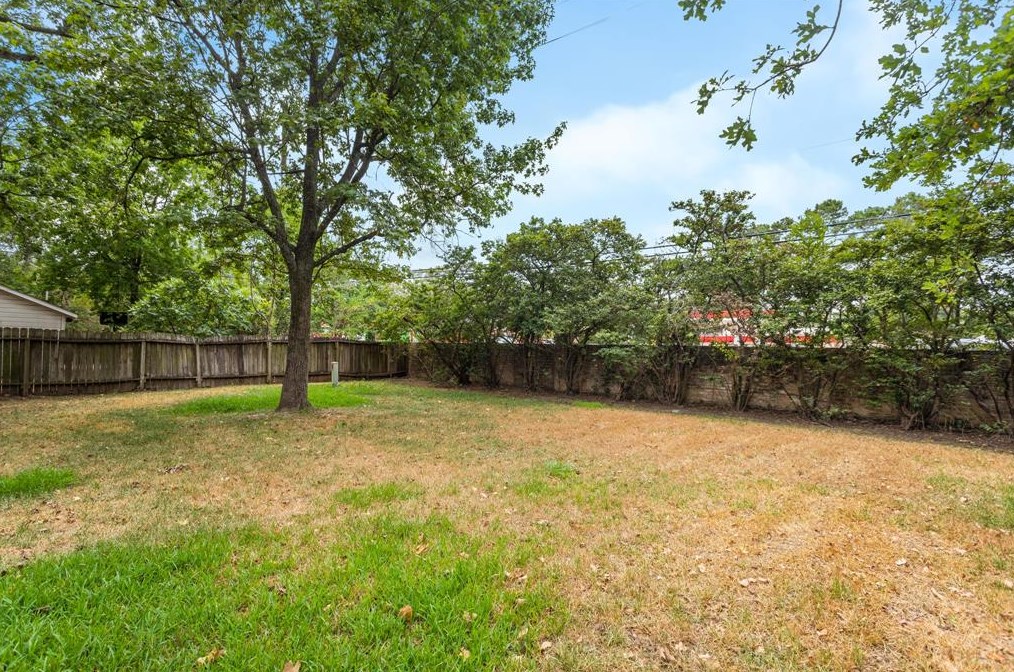 5818 Templegate Dr, Houston TX  77066-1522 exterior