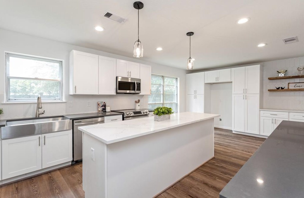 5818 Templegate Dr, Houston TX  77066-1522 exterior
