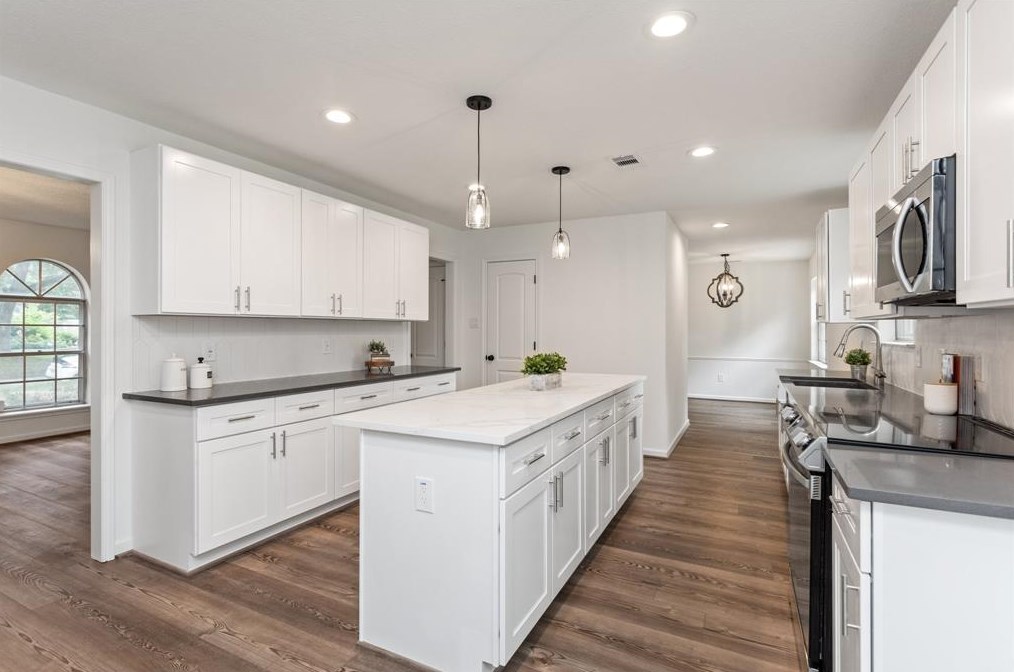 5818 Templegate Dr, Houston TX  77066-1522 exterior