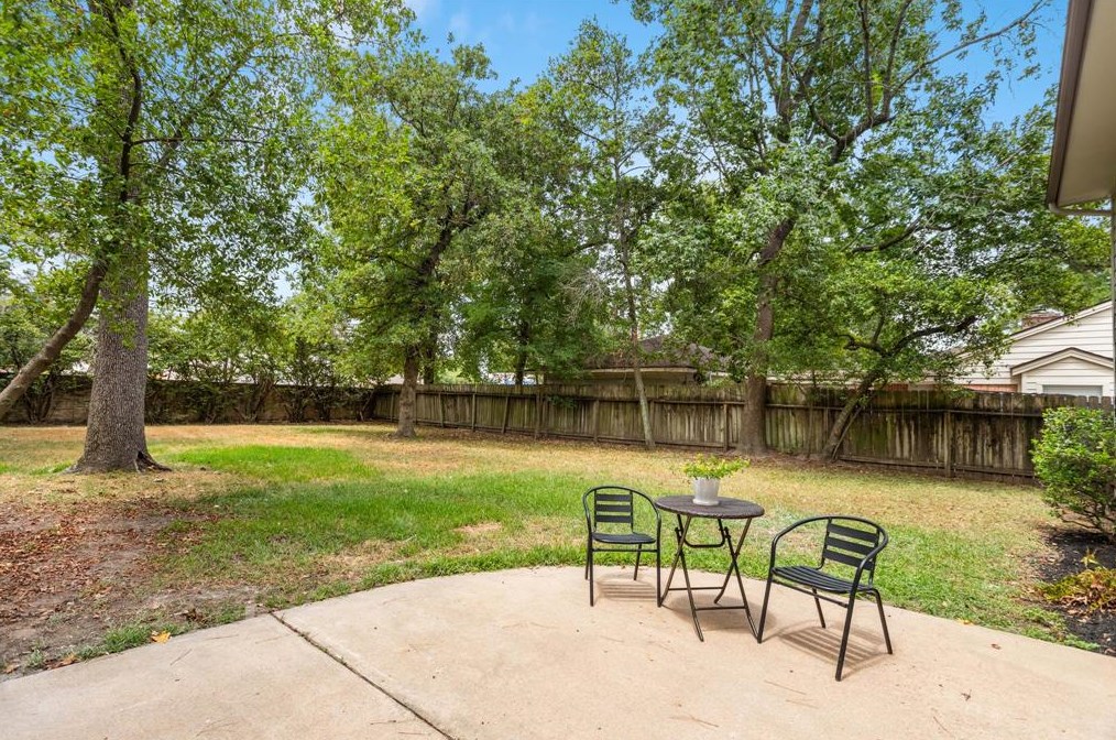 5818 Templegate Dr, Houston TX  77066-1522 exterior