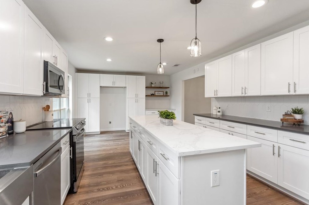 5818 Templegate Dr, Houston TX  77066-1522 exterior