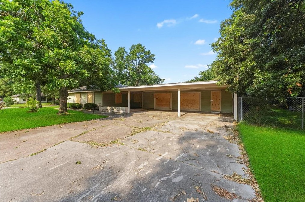 7425 Rhobell St, Houston, TX 77016-3835