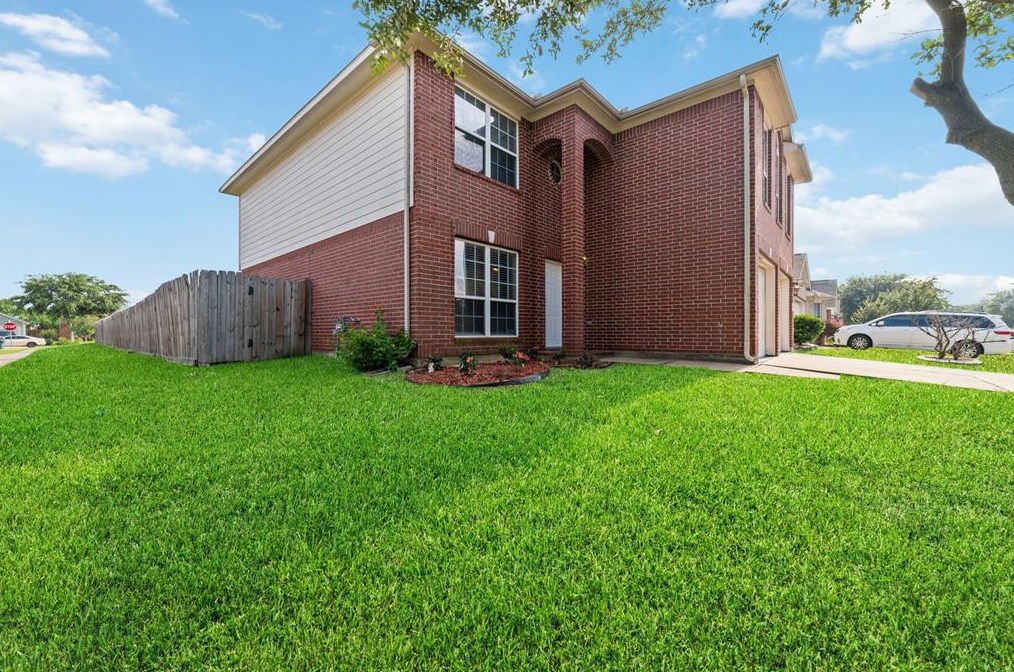 13803 Fraser Lake Ln, Houston, TX 77083-6483