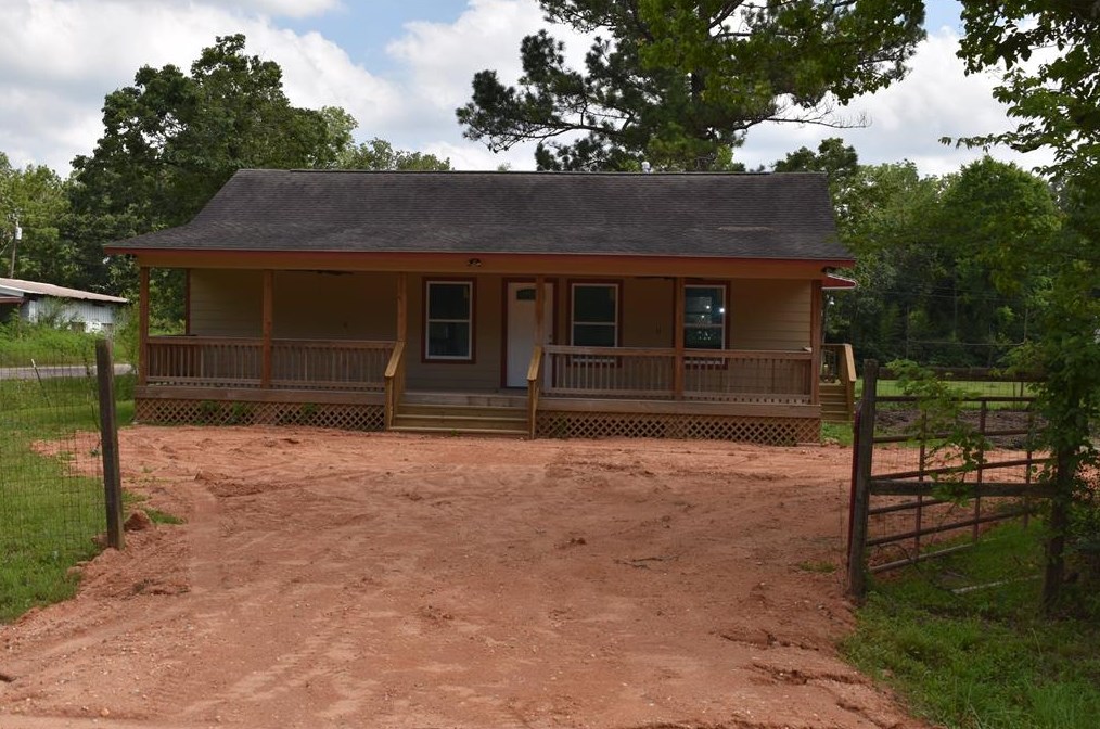 310 Vicksburg Ln, Livingston, TX 77351