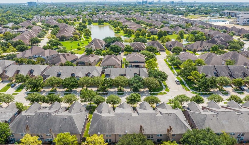 1142 Glenwood Canyon Ln, Houston, TX 77077