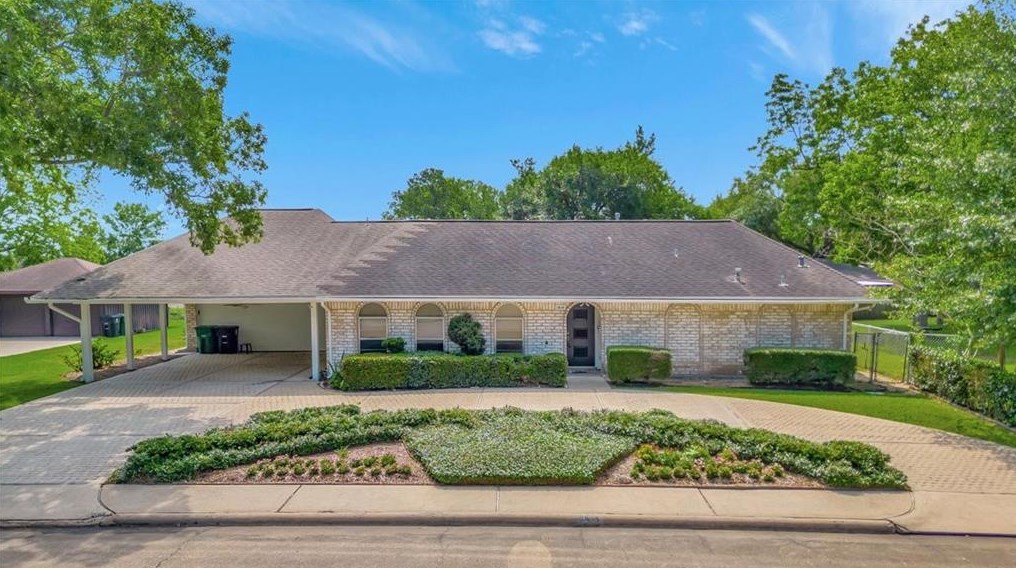 1614 Gunwale Rd, Houston, TX 77062-4538
