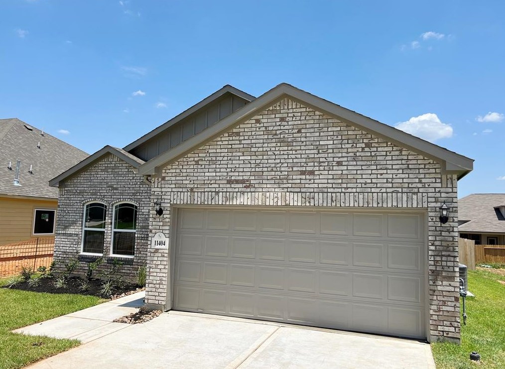 1175 Waukegan Rd, Conroe, TX 77306