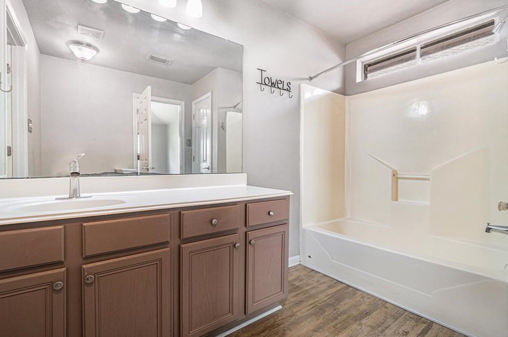 4918 Callery Crk Dr, Houston TX  77053-3128 exterior