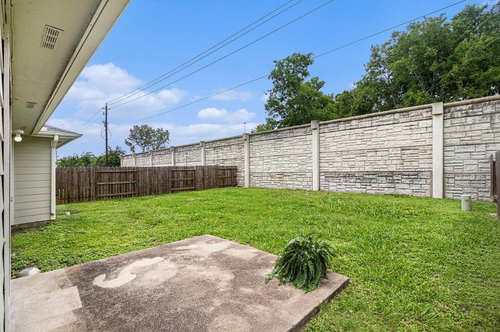 4918 Callery Crk Dr, Houston TX  77053-3128 exterior
